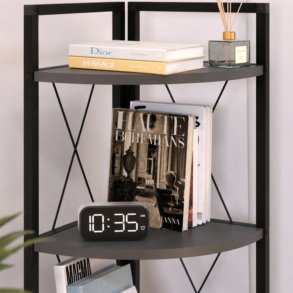 Etajera de colt din PAL si metal 33,5x33,5x87,3 cm, cu 3 rafturi, pentru living, baie sau birou