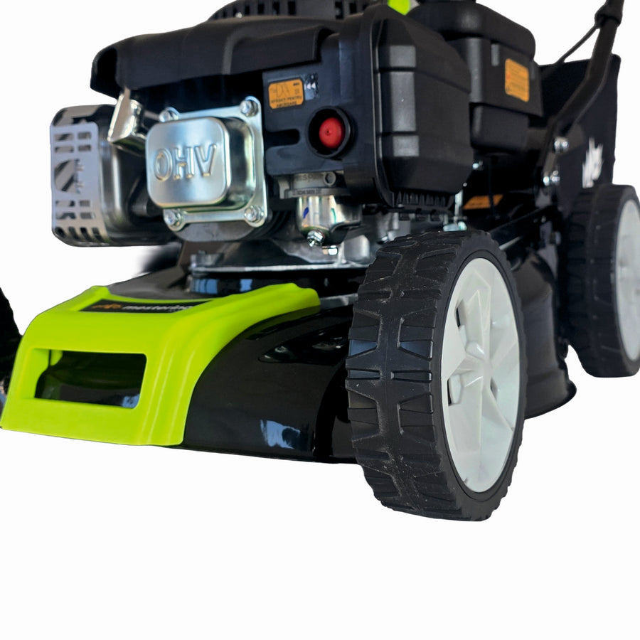 Masina tuns iarba/gazon autopropulsata MESTERINO BJXSM43-139, motor LONCIN 4 timpi, 3.3 cai, sasiu metal, latime taiere 43 cm, 8 nivele de taiere, sac colector 45 litri