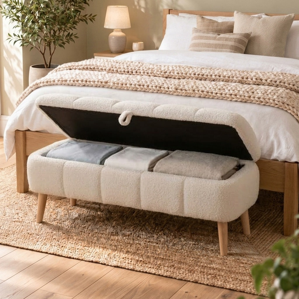 Banchetă tapițată Boucle alb-crem cu spațiu de depozitare – 90 × 35 × 45 cm - detaliu produs