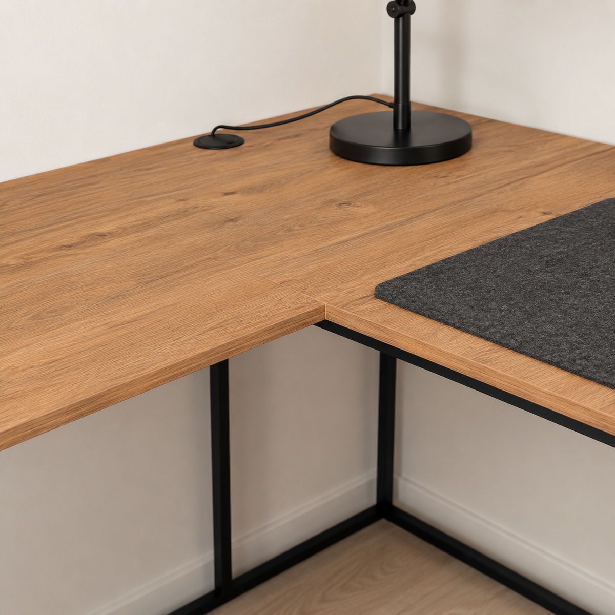 Birou de colt in forma L 140x147,8x73,8 cm, cu rafturi integrate si cadru metalic, pentru home office sau birou
