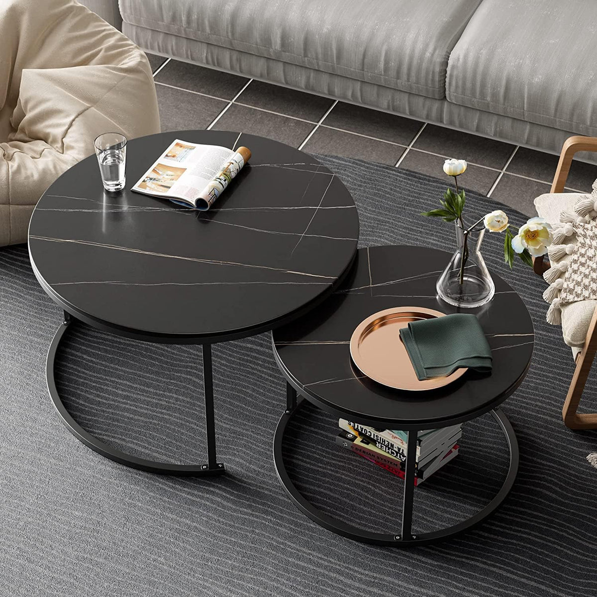 Set 2 masute rotunde de cafea cu efect de marmura, diametru 70/50 cm, blat MDF, cadru metalic