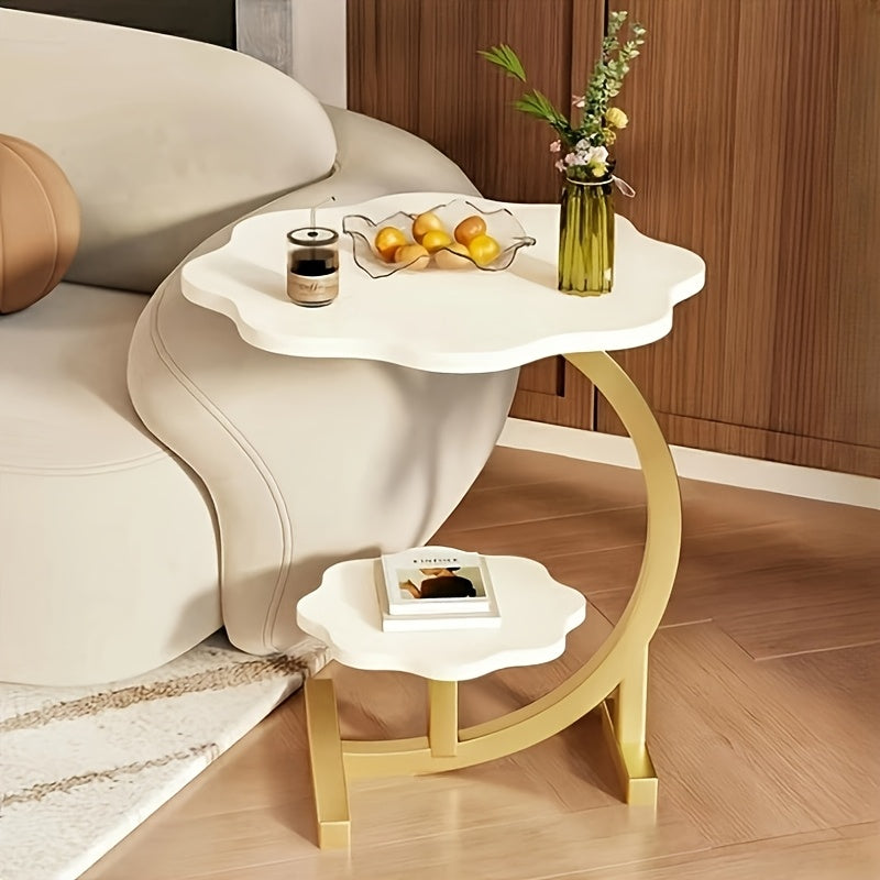 Masuta moderna cu doua rafturi in forma de floare, blat 40 cm si cadru metalic auriu, design elegant 60 cm inaltime