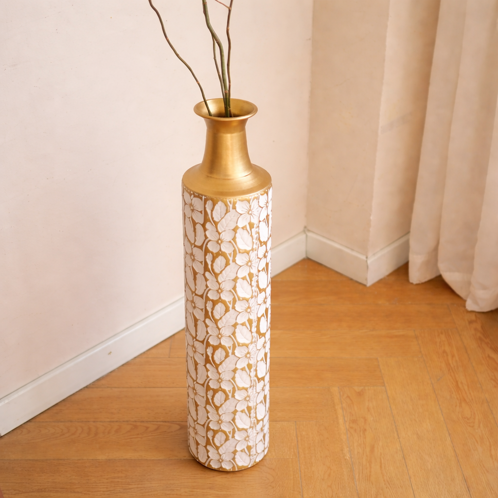 Vaza decorativa de podea 71 cm din metal alb si auriu model floral elegant