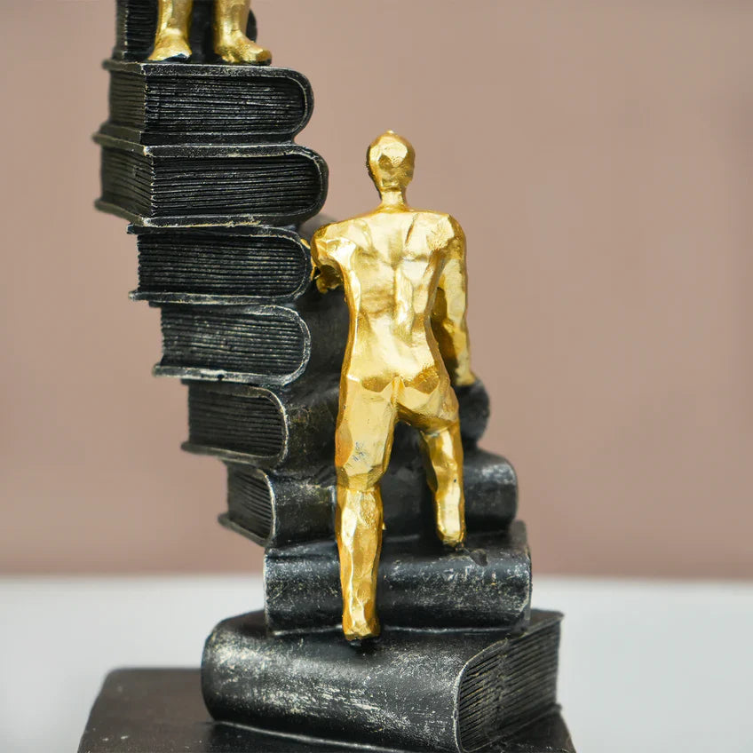 Statueta decorativa “Books Staircase” – simbol al succesului prin cunoastere si perseverenta, 30 cm