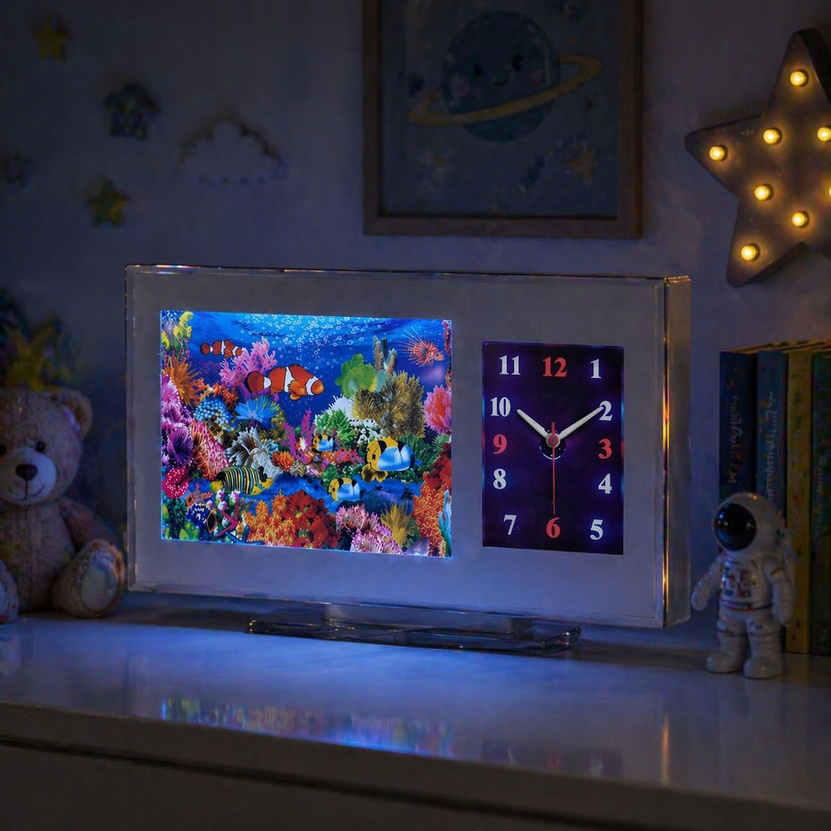 Ceas LED decorativ cu acvariu animat si pesti colorati in miscare si lumina ambientala, 42 x 25 x 9cm