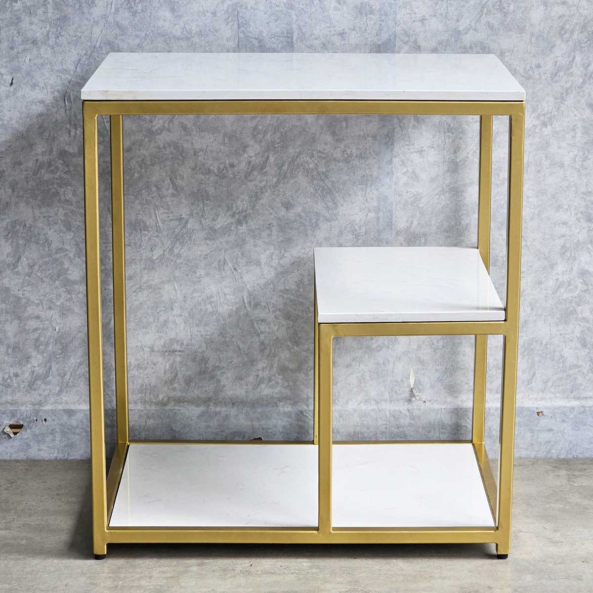 Masuta moderna cu blat tip marmura si cadru metalic auriu – 3 nivele de depozitare 60 x 40 x 68 cm