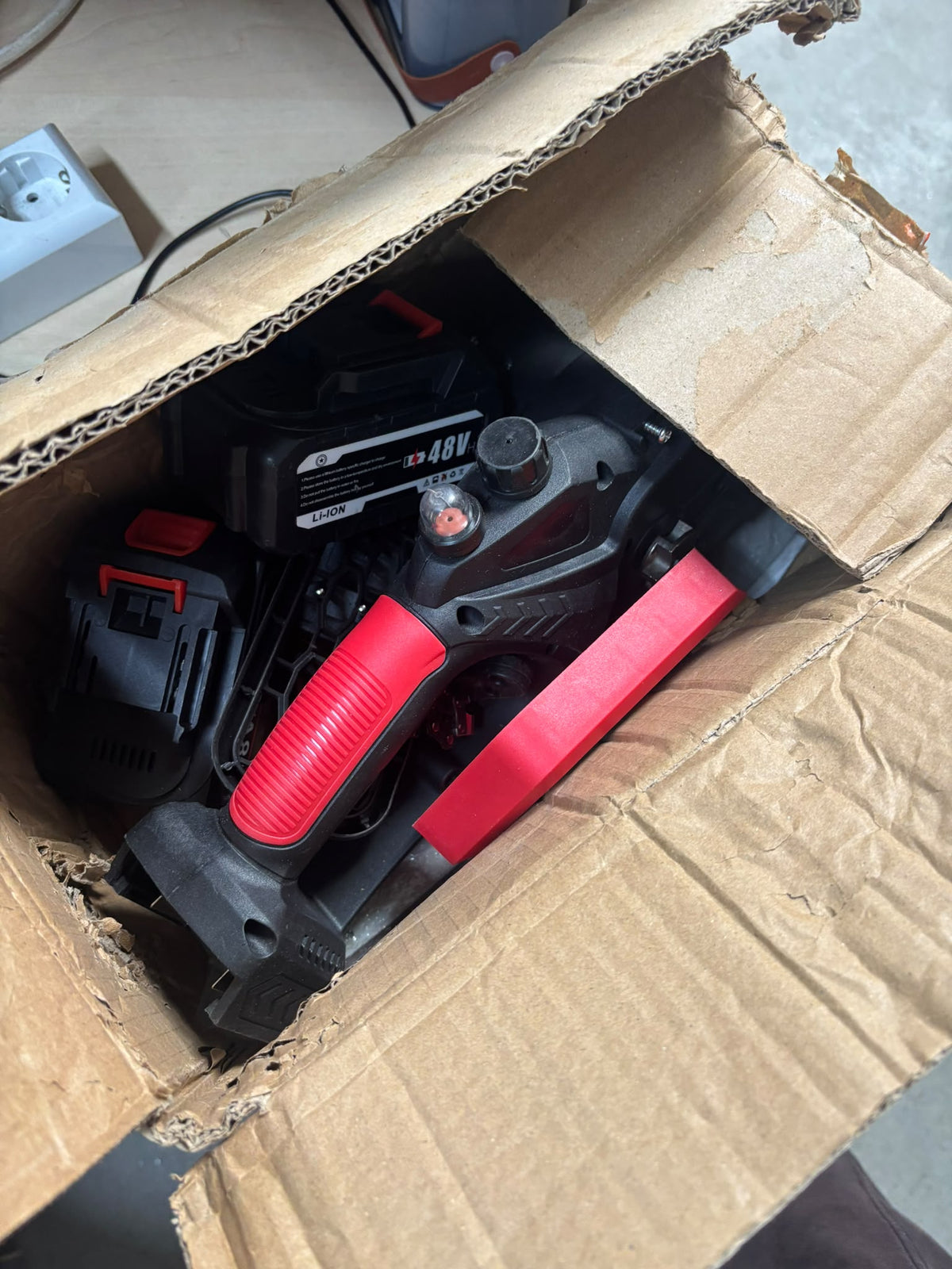 RESIGILAT — Drujba electrica cu lant 12 inch, cu 2 Acumulatori, 48V, Lithium, 4800rpm, 305mm · Acceptabil #008