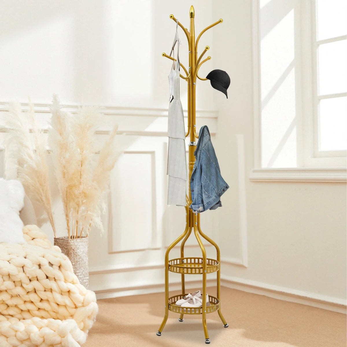 Cuier de podea metalic auriu, 34 x 189 cm, cu carlige multiple si 2 rafturi de depozitare, tip hall tree, pentru hol, dormitor sau birou