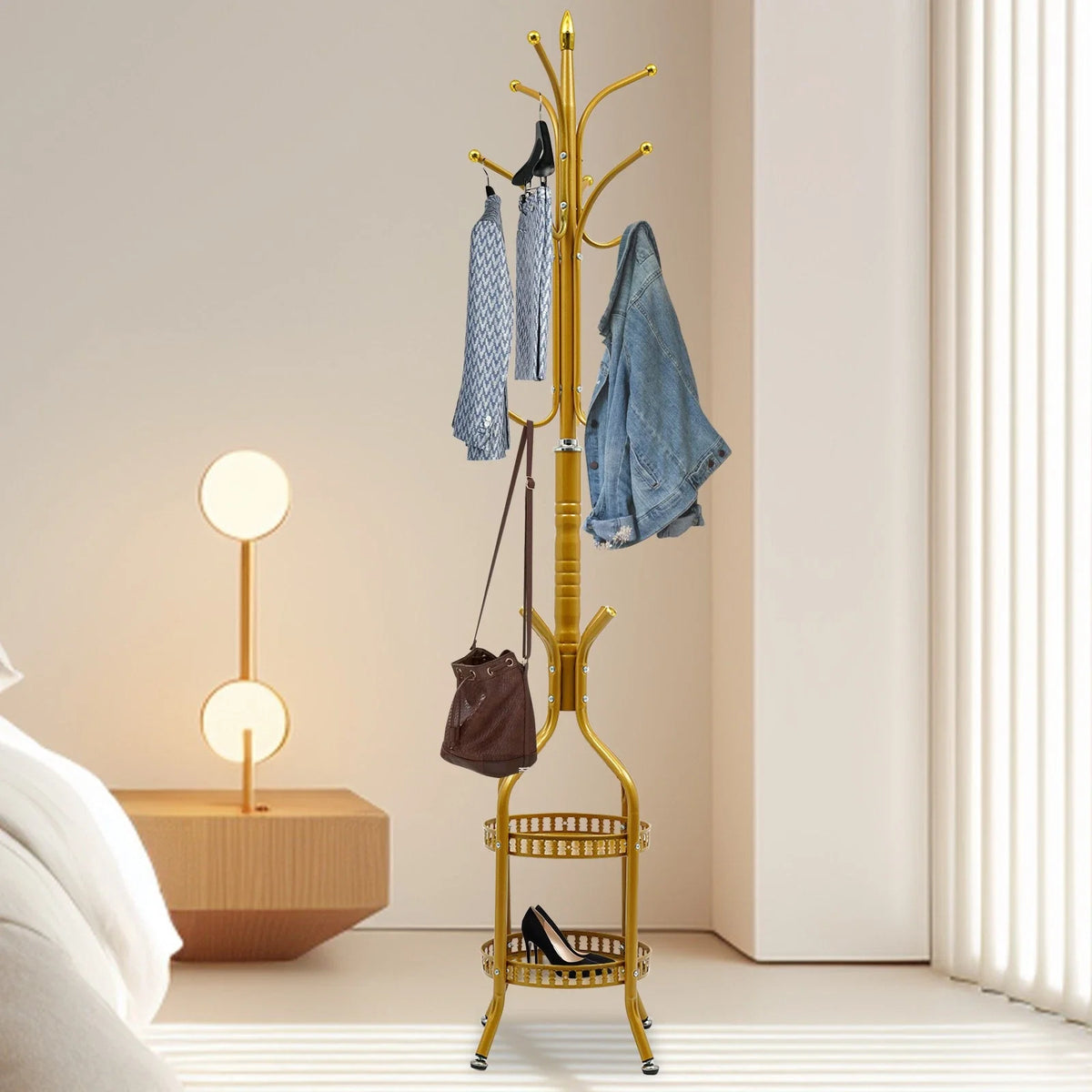 Cuier de podea metalic auriu, 34 x 189 cm, cu carlige multiple si 2 rafturi de depozitare, tip hall tree, pentru hol, dormitor sau birou