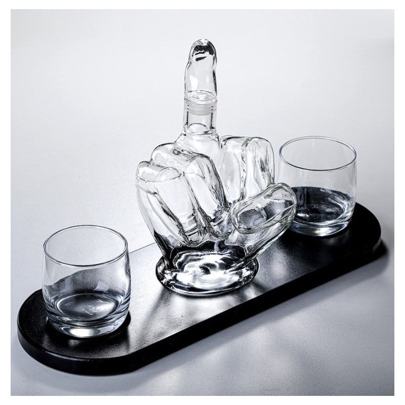 Set decantor whisky in forma de mana cu pahare si suport