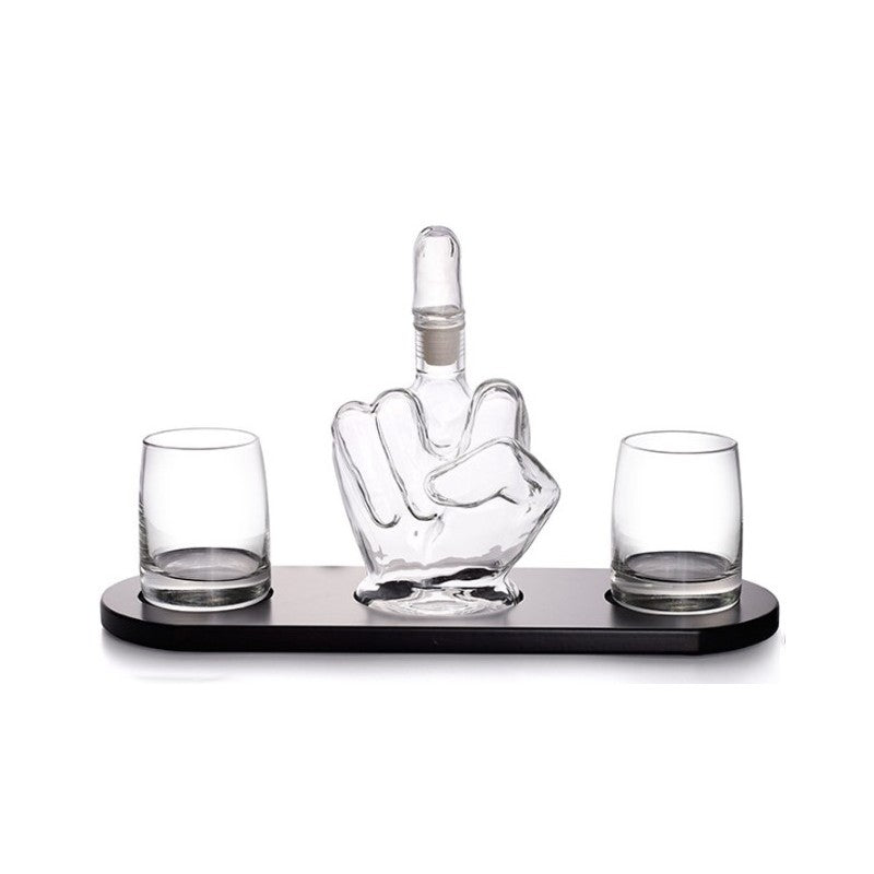 Set decantor whisky in forma de mana cu pahare si suport