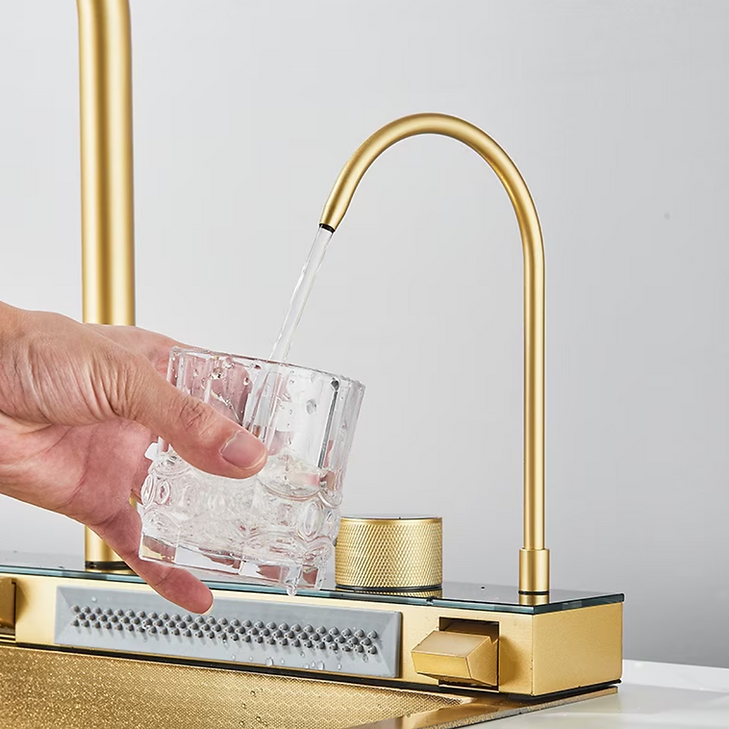 RESIGILAT - Chiuveta multifunctionala cu 2 cascade cu accesorii incluse, afisaj digital a temperaturii si robinet cascada, culoare Gold, 750x460mm