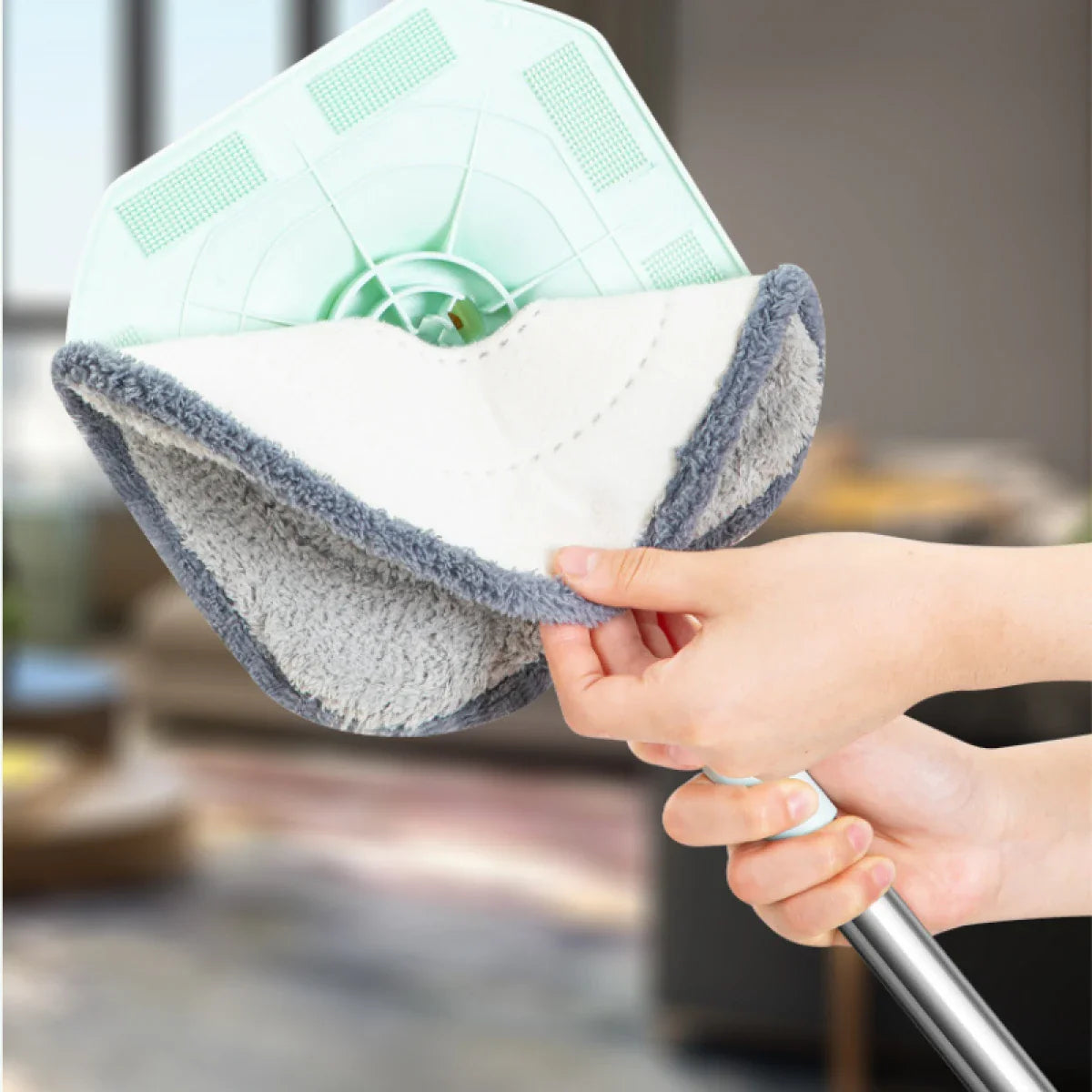 Set mop rotativ 360° cu galeata centrifuga, separare apa curata de apa murdara, sistem evacuare apa, 4 rezerve