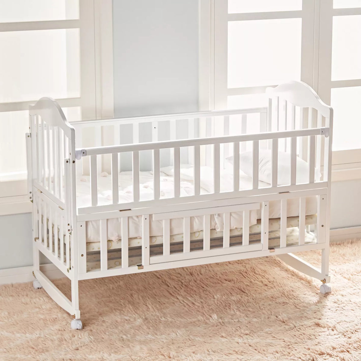 Patut bebelusi din lemn stil scandinav cu roti, laterale de protectie, set 5 piese si baldachin, alb 125 x 70 x 100 cm
