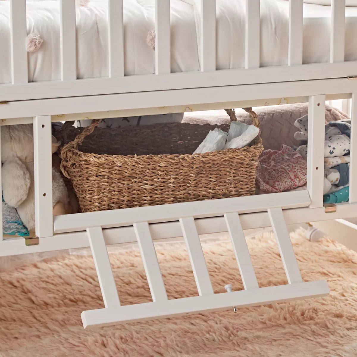 Patut bebelusi din lemn stil scandinav cu roti, laterale de protectie, set 5 piese si baldachin, alb 125 x 70 x 100 cm