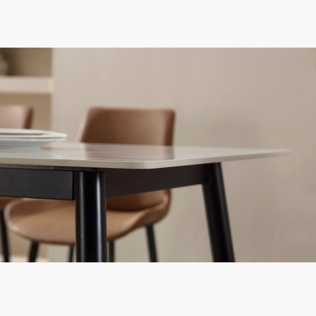RESIGILAT - Masă de dining moderna din piatra sinterizata
