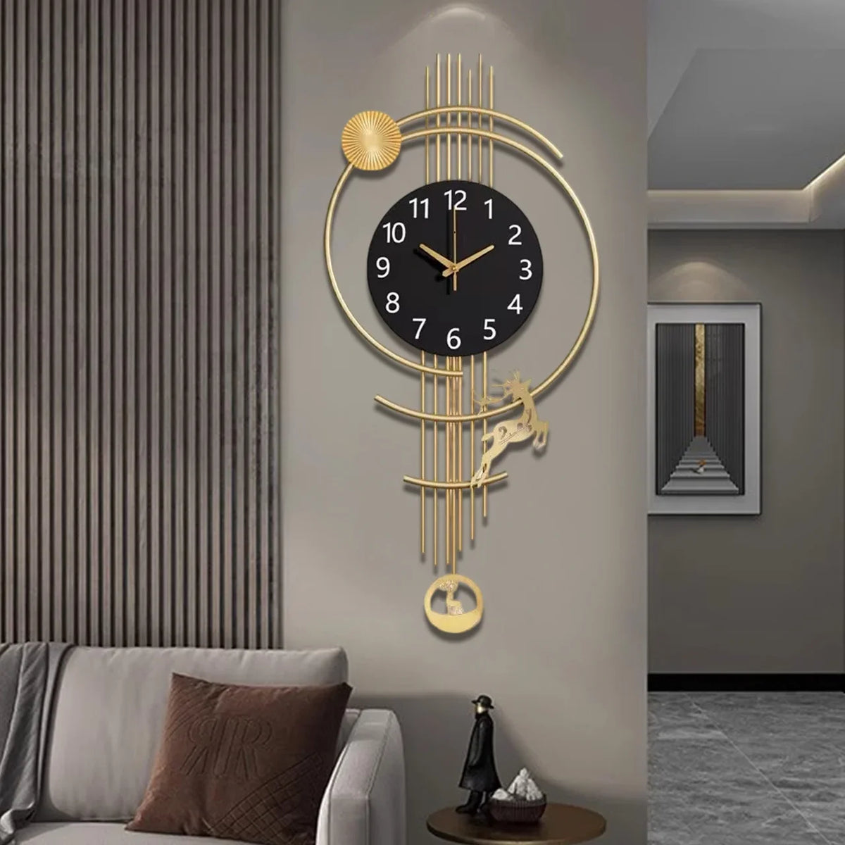Ceas elegant de perete, cu design modern si elemente nautice, mecanism silentios si finisaj metalic elegant