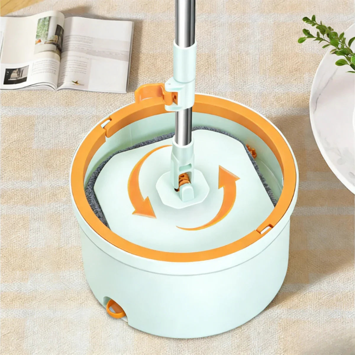 Set mop rotativ 360° cu galeata centrifuga, separare apa curata de apa murdara, sistem evacuare apa, 4 rezerve