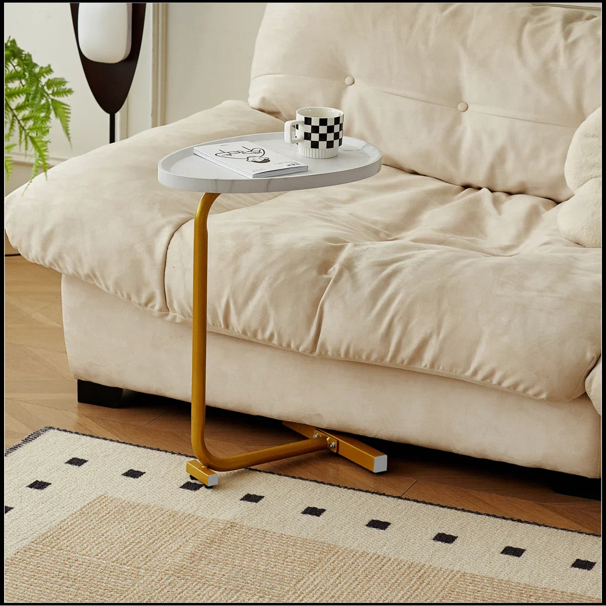 Masuta de cafea design nordic, cu blat alb si cadru metalic auriu, 40x30x60 cm