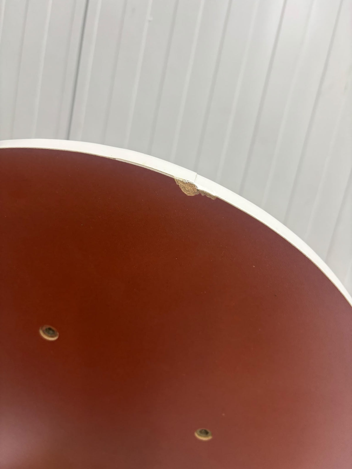 RESIGILAT — Masuta Alba de Cafea Rotunda cu Efect Marmura 2 Blaturi Depozitare · Acceptabil #001