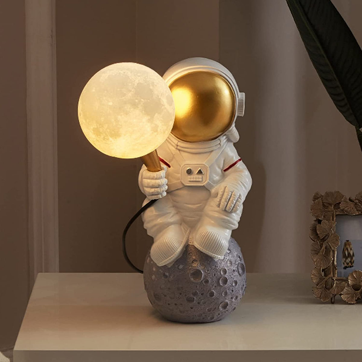 RESIGILAT - Lampa de veghe pentru copii, model astronaut