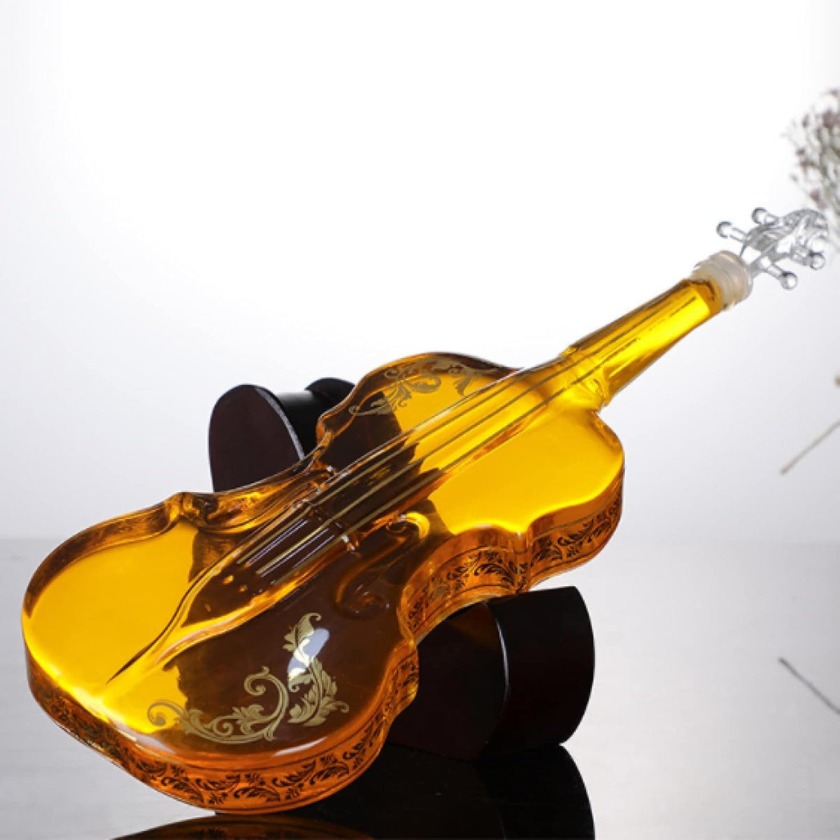 Set decantor in forma de vioara cu 2 pahare si suport din lemn 1000 ml