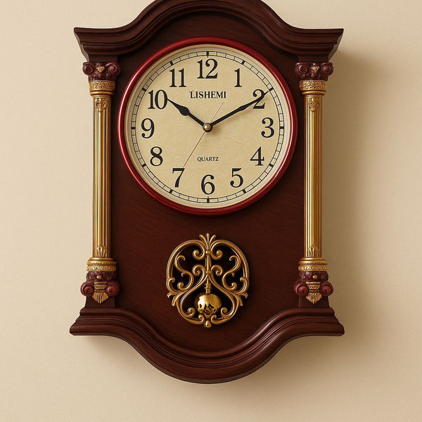 Ceas de perete maro cu decoratiuni aurii si pendula, stil somptuos, mecanism quartz, 60×40×10 cm