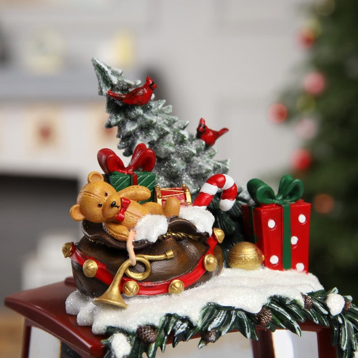 Decoratiune Craciun tip Tractor cu Mos Craciun, brad si cadouri, functie muzicala, zapada in miscare, 25 × 13 × 21 cm