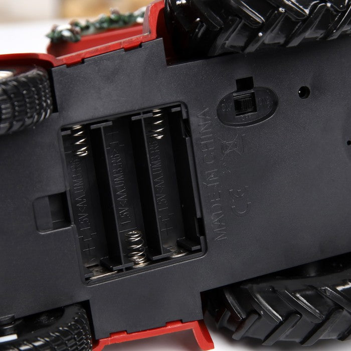 Decoratiune Craciun tip Tractor cu Mos Craciun, brad si cadouri, functie muzicala, zapada in miscare, 25 × 13 × 21 cm