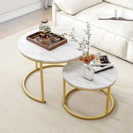 Set 2 masute rotunde de cafea cu efect de marmura, blat MDF, cadru metalic auriu