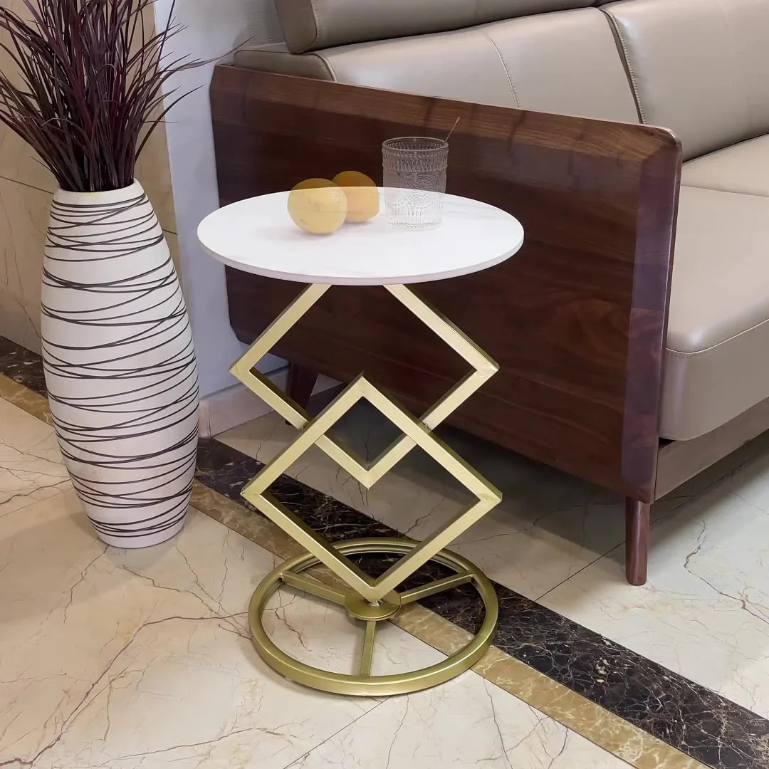 Masuta de cafea moderna cu blat tip marmura si cadru geometric metalic, design artistic, 40 x 58 cm