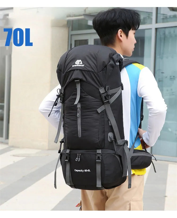 Rucsac drumetie 70L cu husa ploaie si sistem prindere echipament 70x32x23 cm