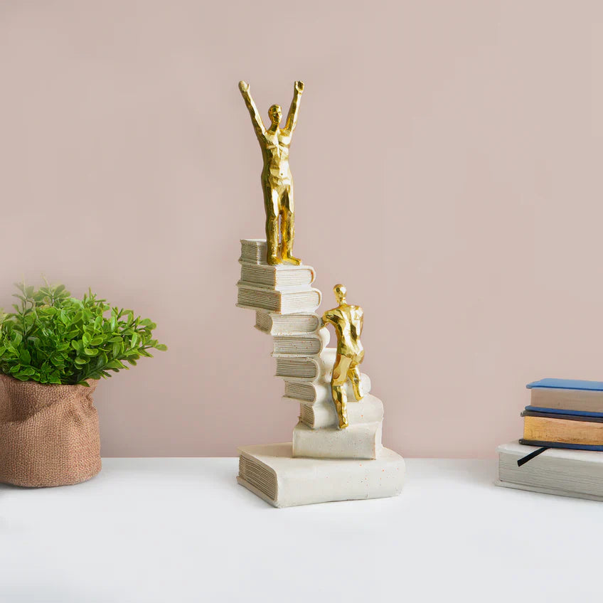 Statueta decorativa “Books Staircase” – simbol al succesului prin cunoastere si perseverenta, 30 cm