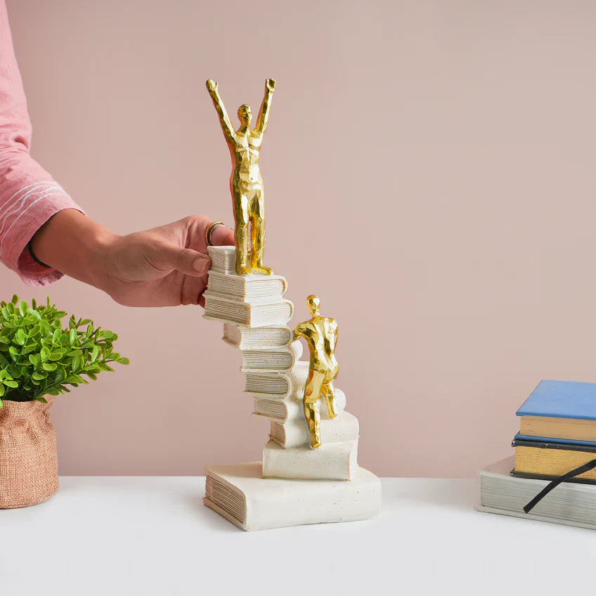 Statueta decorativa “Books Staircase” – simbol al succesului prin cunoastere si perseverenta, 30 cm