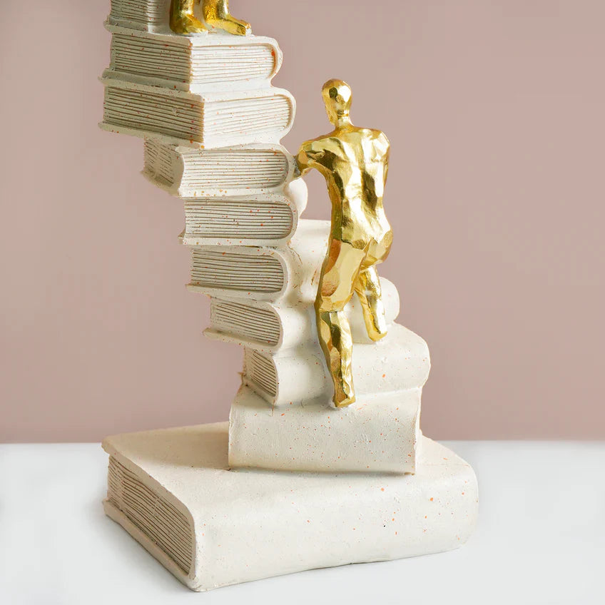 Statueta decorativa “Books Staircase” – simbol al succesului prin cunoastere si perseverenta, 30 cm
