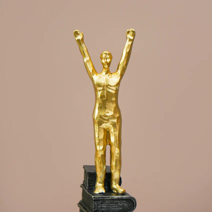 Statueta decorativa “Books Staircase” – simbol al succesului prin cunoastere si perseverenta, 30 cm