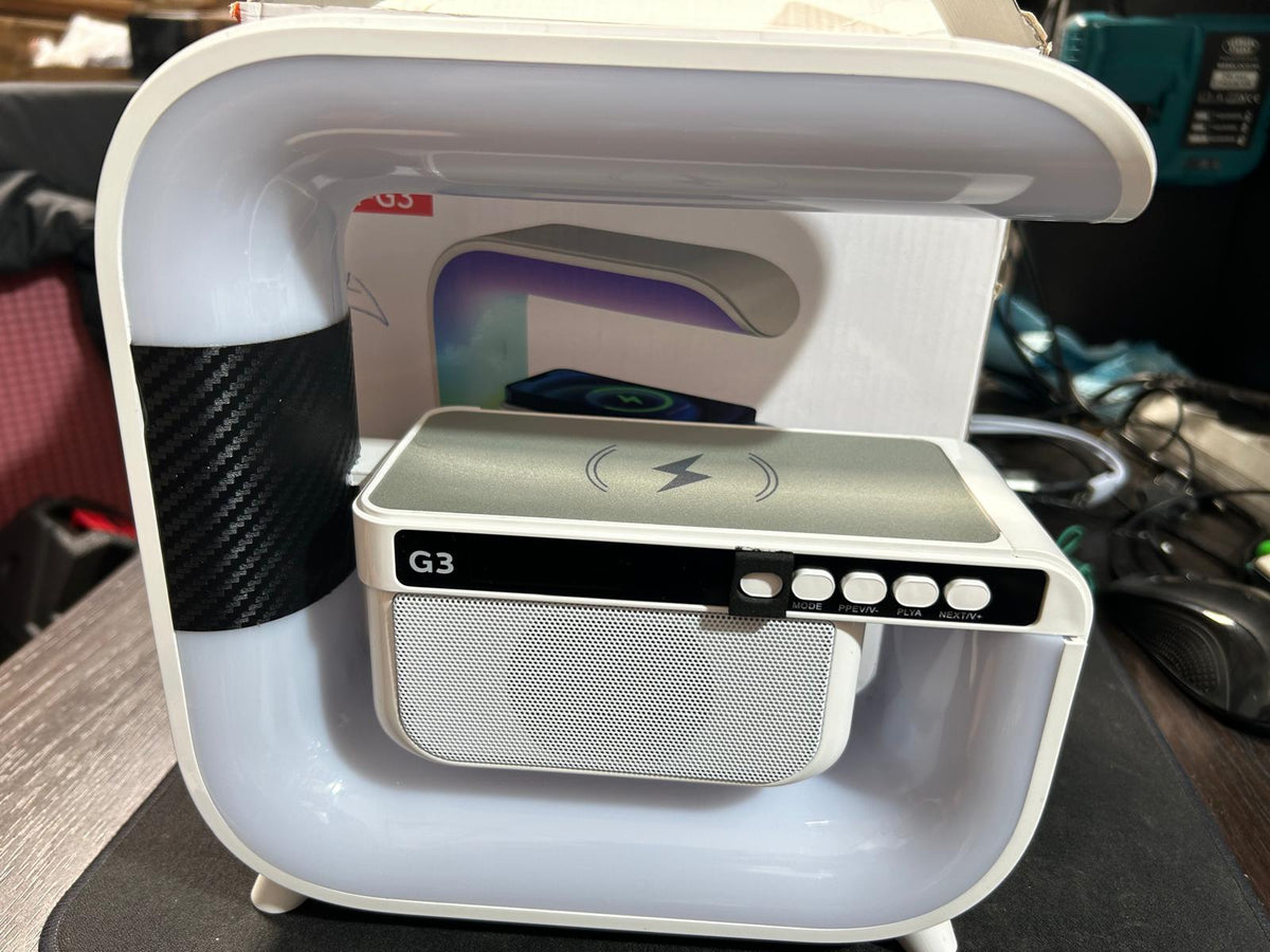 Lampă RGB cu Încărcător Wireless 15W, Boxă Bluetooth și Acumulator Reîncărcabil