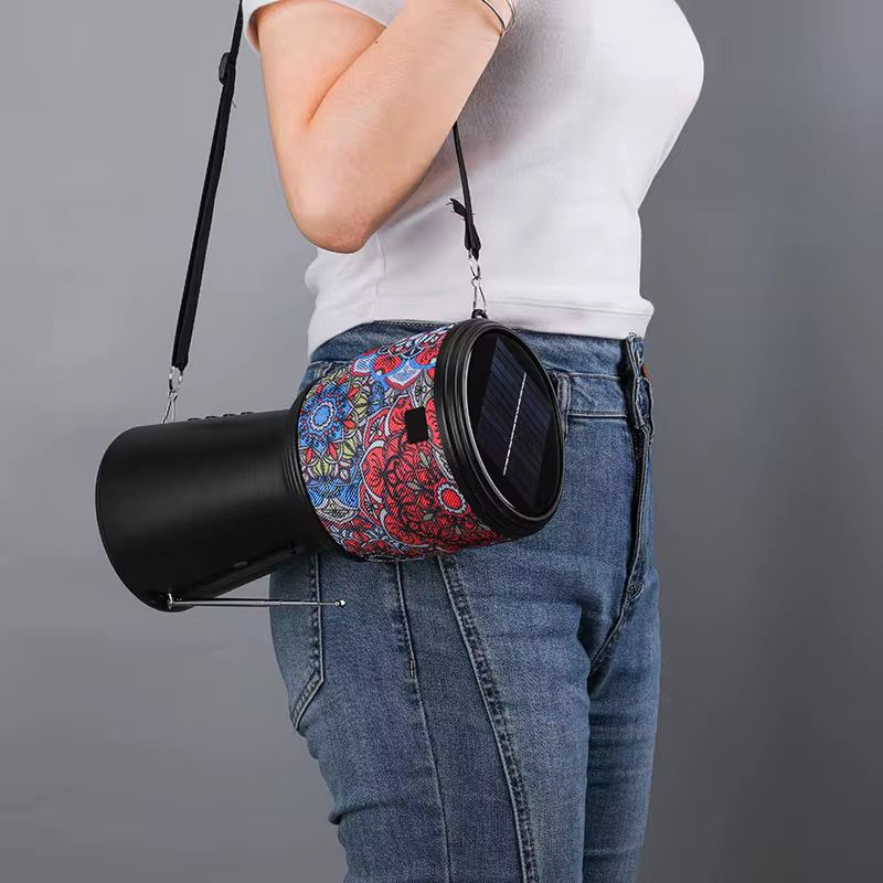 Boxa portabila bluetooth cu incarcare solara, design Darbuka, cu radio FM si lanterna, negru-inflorat