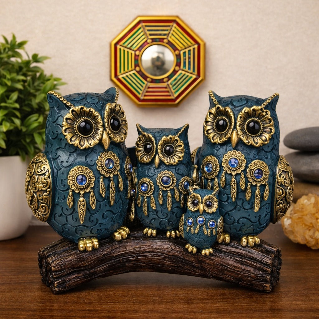 Set decorativ Bufnite Familie pe suport tip ramura – 18.6 x 14.5 cm