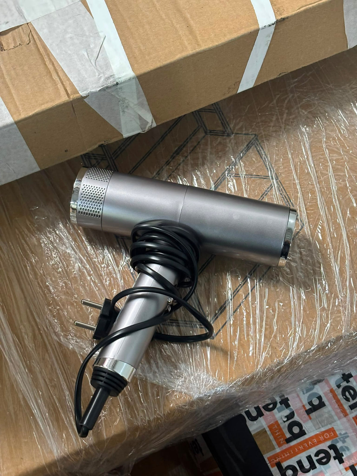 RESIGILAT — Uscator de par cu ioni negativi, RAF R474, 1600W, 2 viteze, buton de aer rece, 1 cap magnetic inclus, argintiu · Incomplet #001