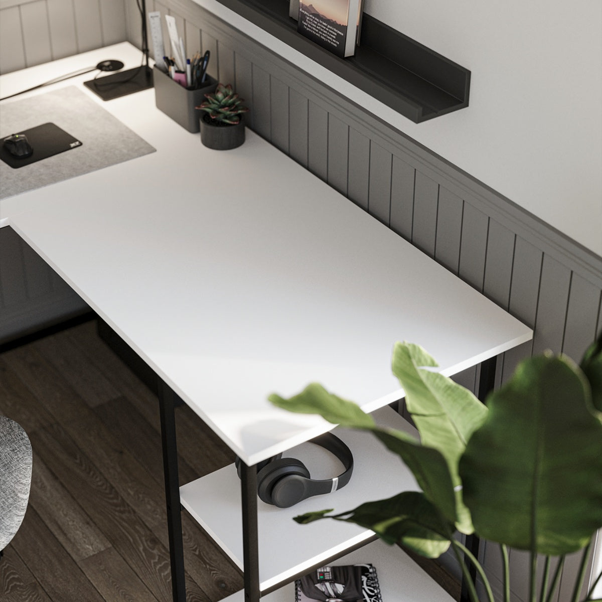 Birou de colt in forma L 140x147,8x73,8 cm, cu rafturi integrate si cadru metalic, pentru home office sau birou