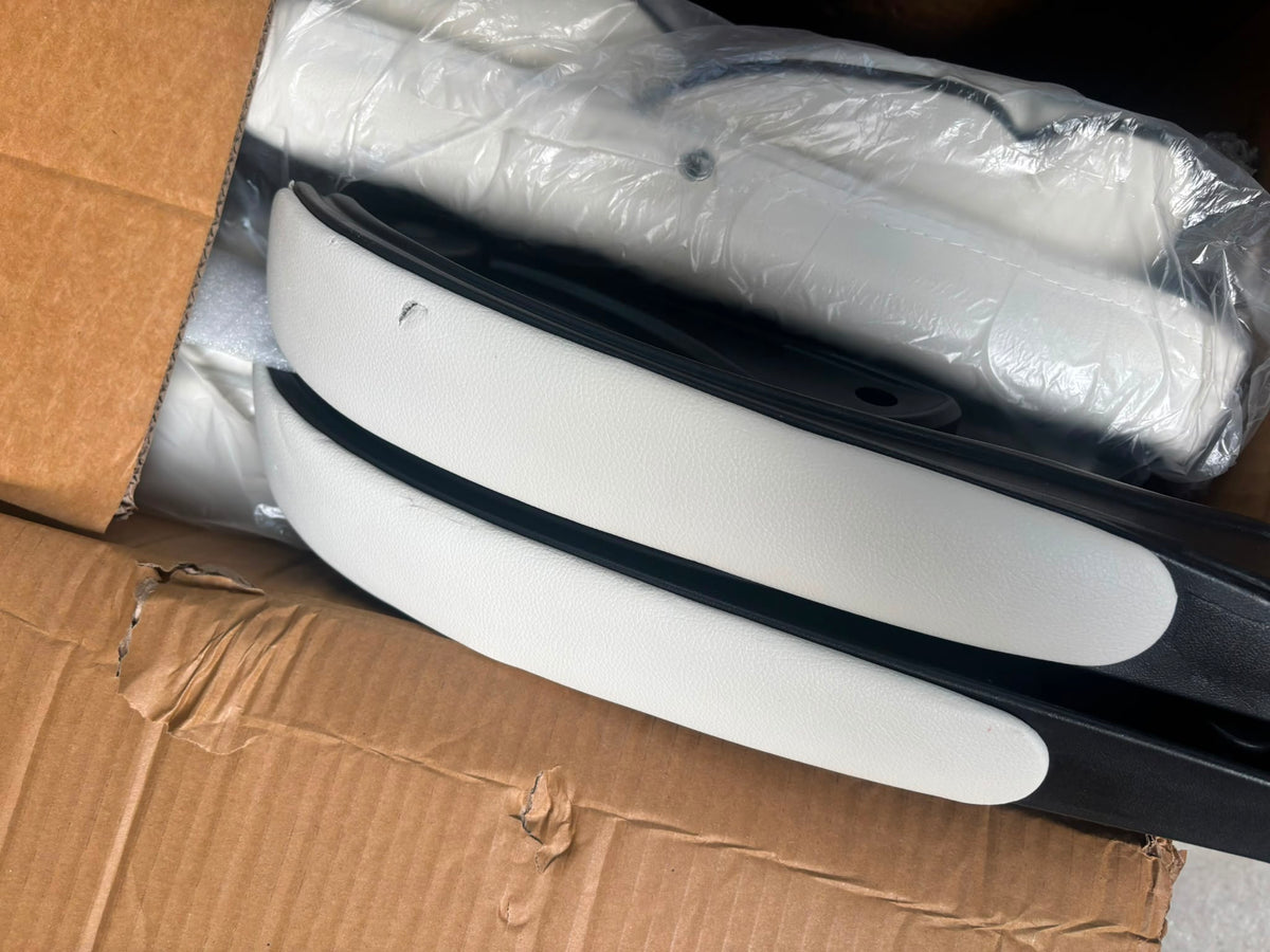 RESIGILAT — Scaun Ergonomic Directorial cu Suport Picioare Rabatabil Piele Ecologica Alb · Bun #001