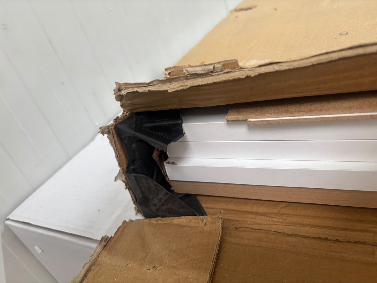 RESIGILAT — Dulap multifunctional 120x43,4x89 cm, cu 4 usi si sertare, pentru bucatarie, camara sau colt de cafea, alb Alb cu blat stejar · Acceptabil #001