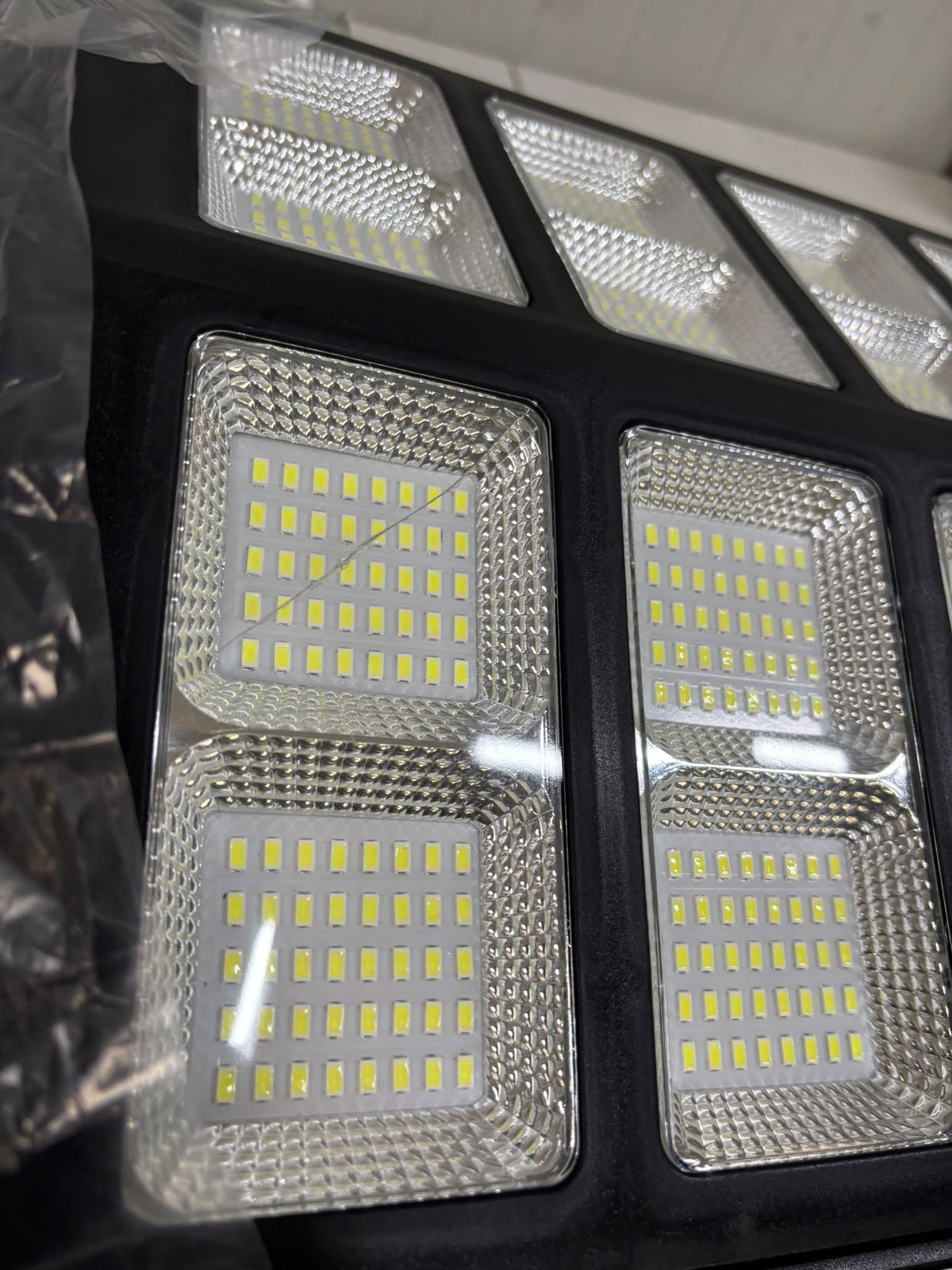 RESIGILAT — Lampa solara stradala 600W/800W/1000W, Telecomanda, suport metalic 1000W · Acceptabil #001