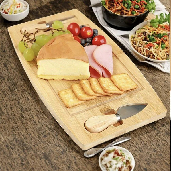 Platou de branzeturi cu ustensile pentru servire, din lemn, dimensiuni 36x18x1, 5 cm