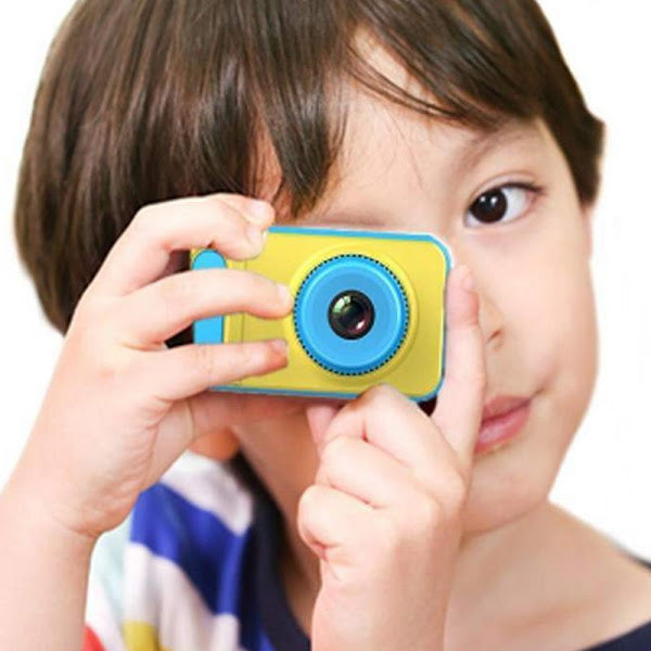 Aparat foto pentru copii, 5MP, display 2 inch. Filmeaza si fotografiaza.